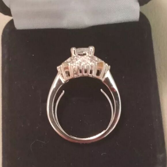 Silvertone Round And Emerald Shaped Ring - Picture 2 of 4